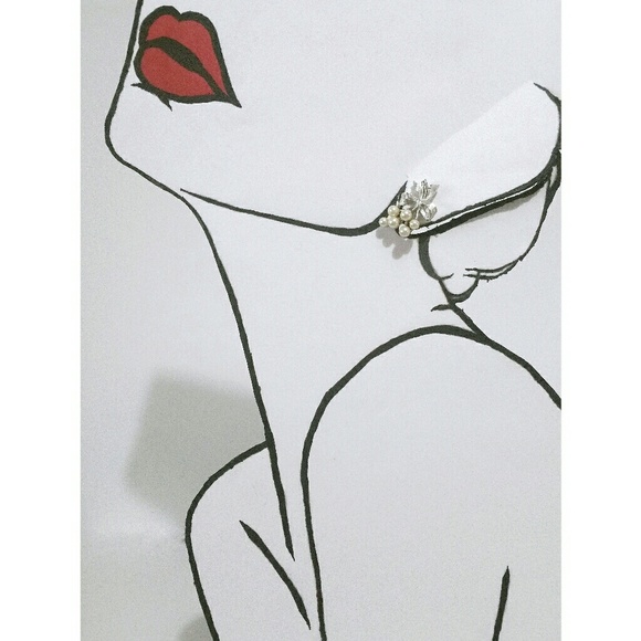 Vintage Trifari silvertone faux pearl clip on - Picture 2 of 6